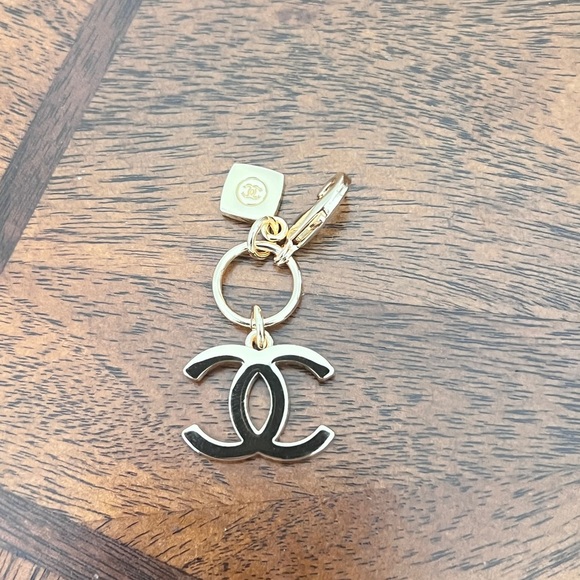 Chanel Gold Logo Charm - Picture 4 of 5